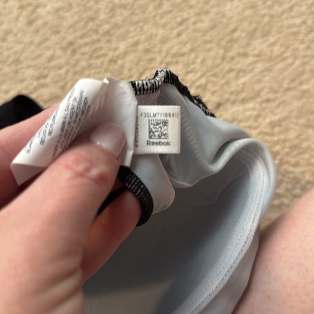 2 full coverage swimsuits - Picture 5 of 9